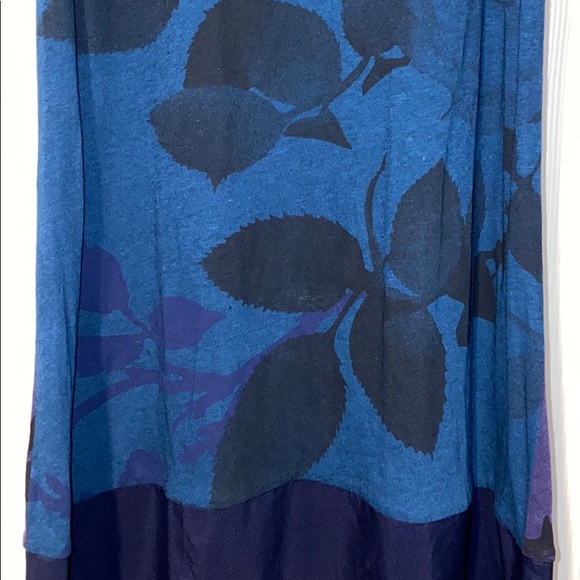 Express deep Scoop Neck Blue Floral Tunic - Picture 2 of 2